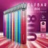 ELFBAR 800 Einweg E-Zigarette im Produktbanner – farbenfrohe Auswahl an Geschmacksrichtungen mit 2 ml E-Liquid, Mesh Coil und sichtbarem Liquidfenster, sortiert in Reihe auf pinkem Hintergrund.
